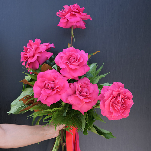 Valentine's 6 stem bouquet